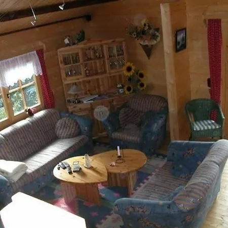 Wunderschoenes In Saalfelder Hoehe Mit Terrasse, Garten Und Grill 
